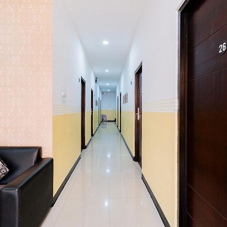 Reddoorz Near Taman Krida Budaya Malang Luaran gambar