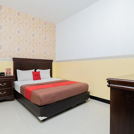 Reddoorz Near Taman Krida Budaya Malang Luaran gambar