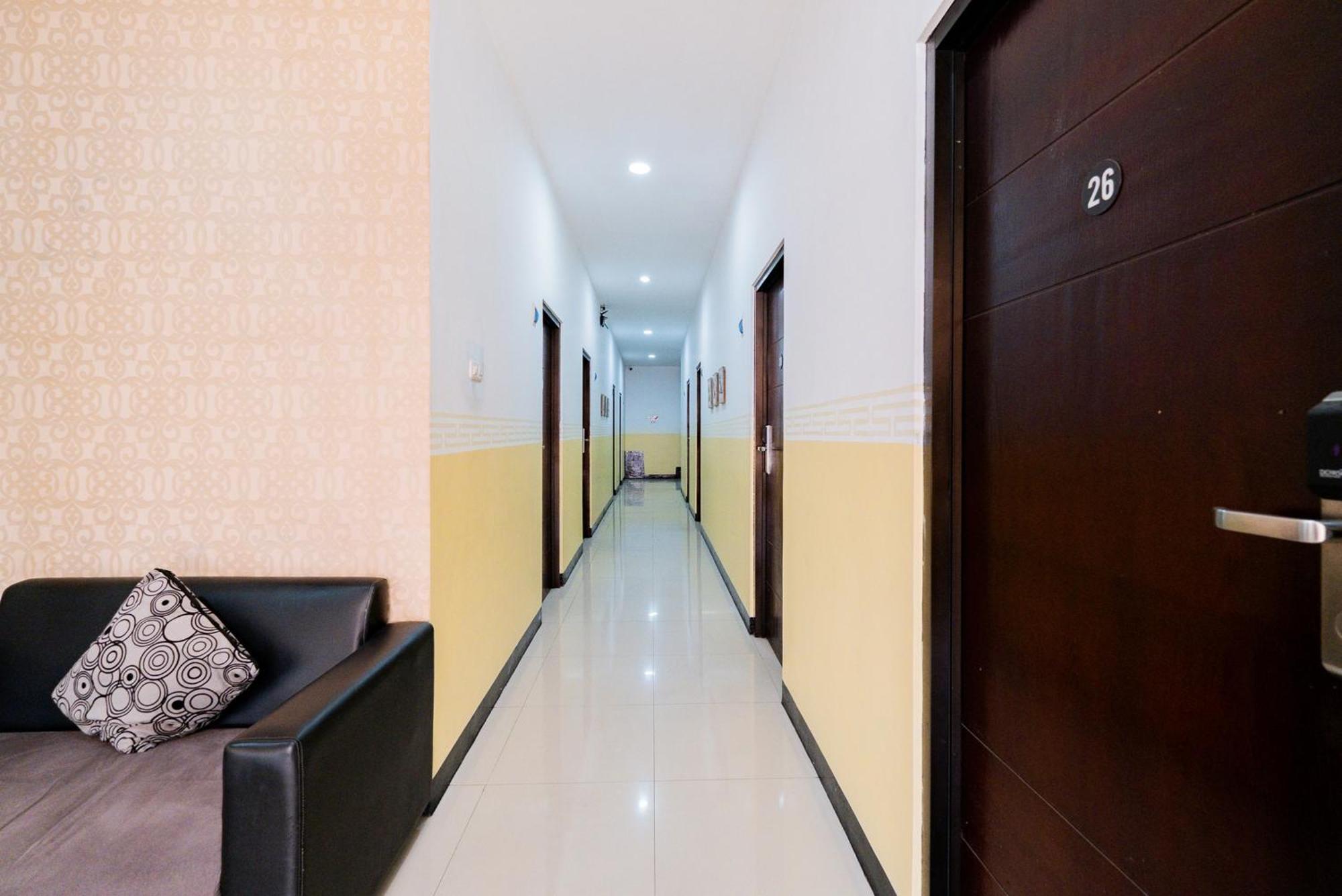 Reddoorz Near Taman Krida Budaya Malang Luaran gambar
