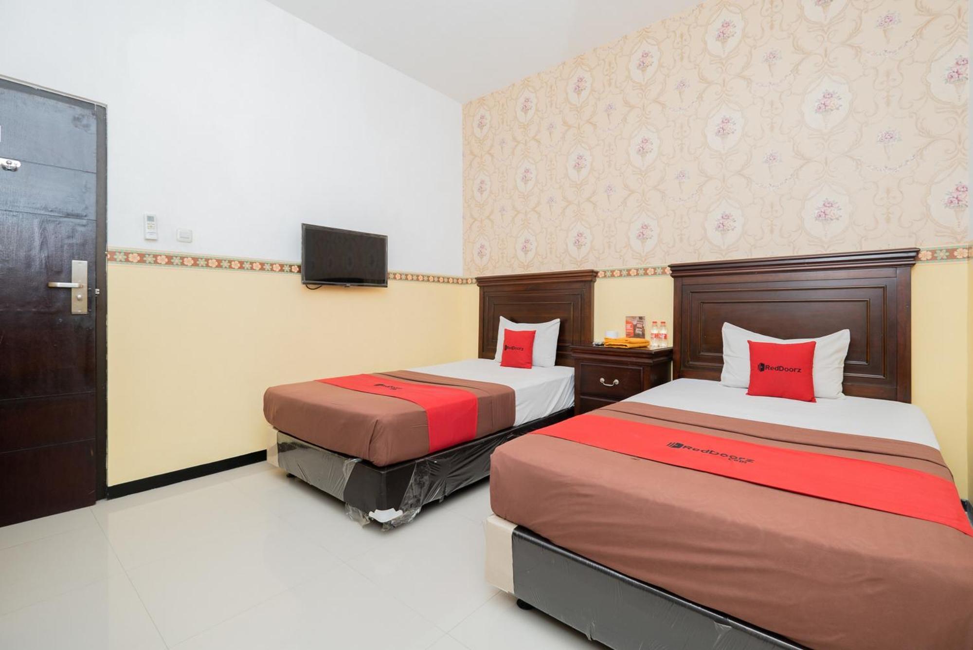 Reddoorz Near Taman Krida Budaya Malang Luaran gambar