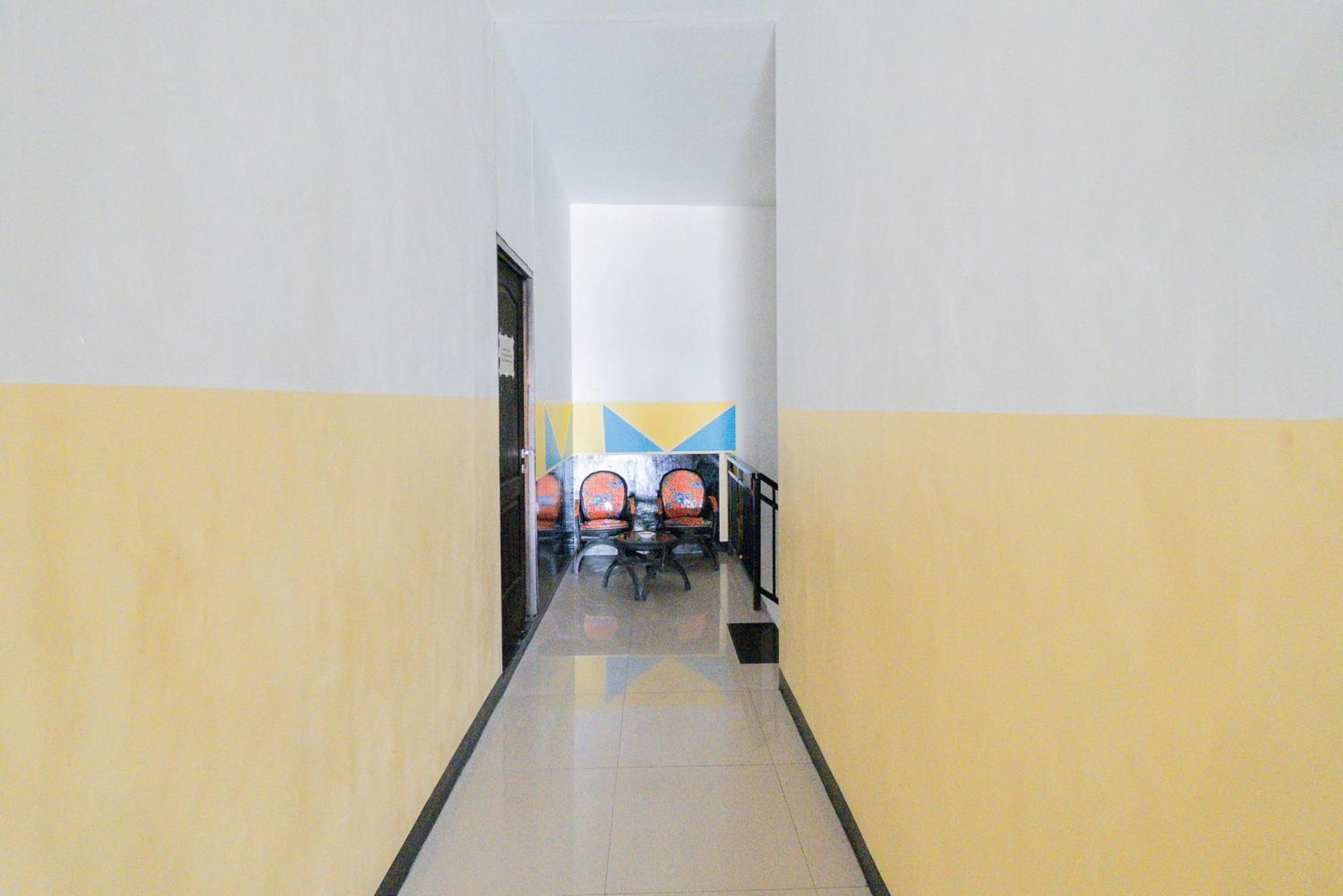 Reddoorz Near Taman Krida Budaya Malang Luaran gambar