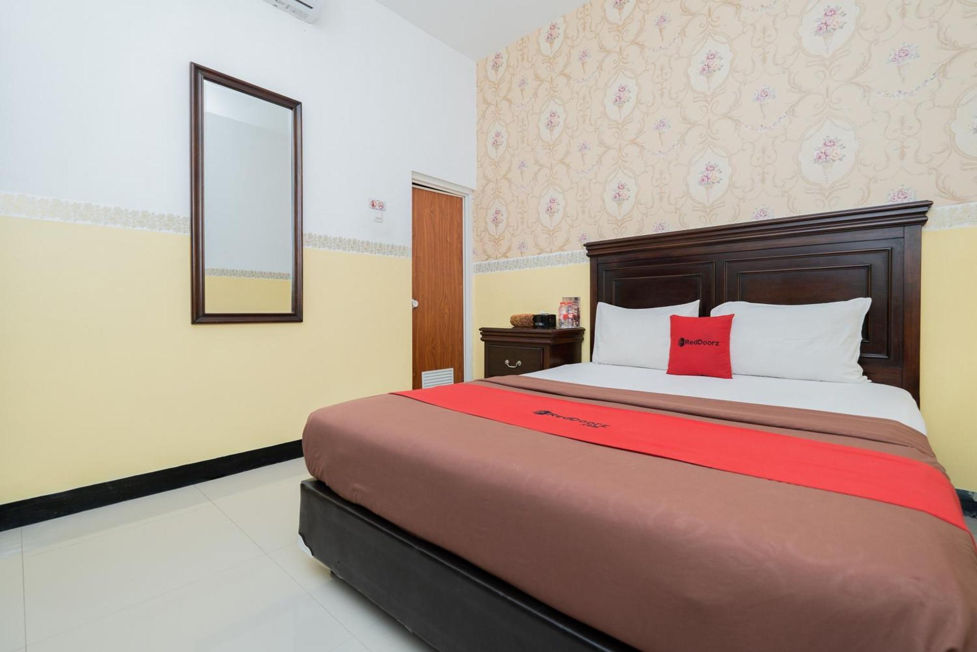 Reddoorz Near Taman Krida Budaya Malang Luaran gambar