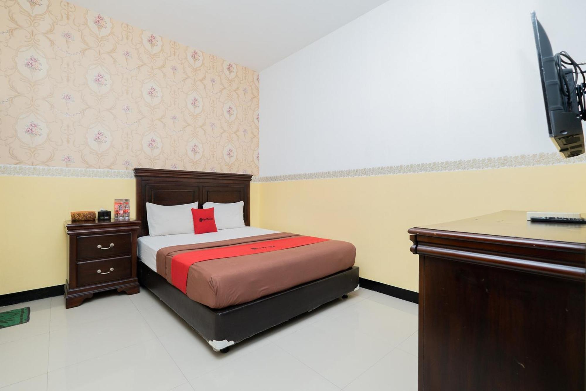 Reddoorz Near Taman Krida Budaya Malang Luaran gambar