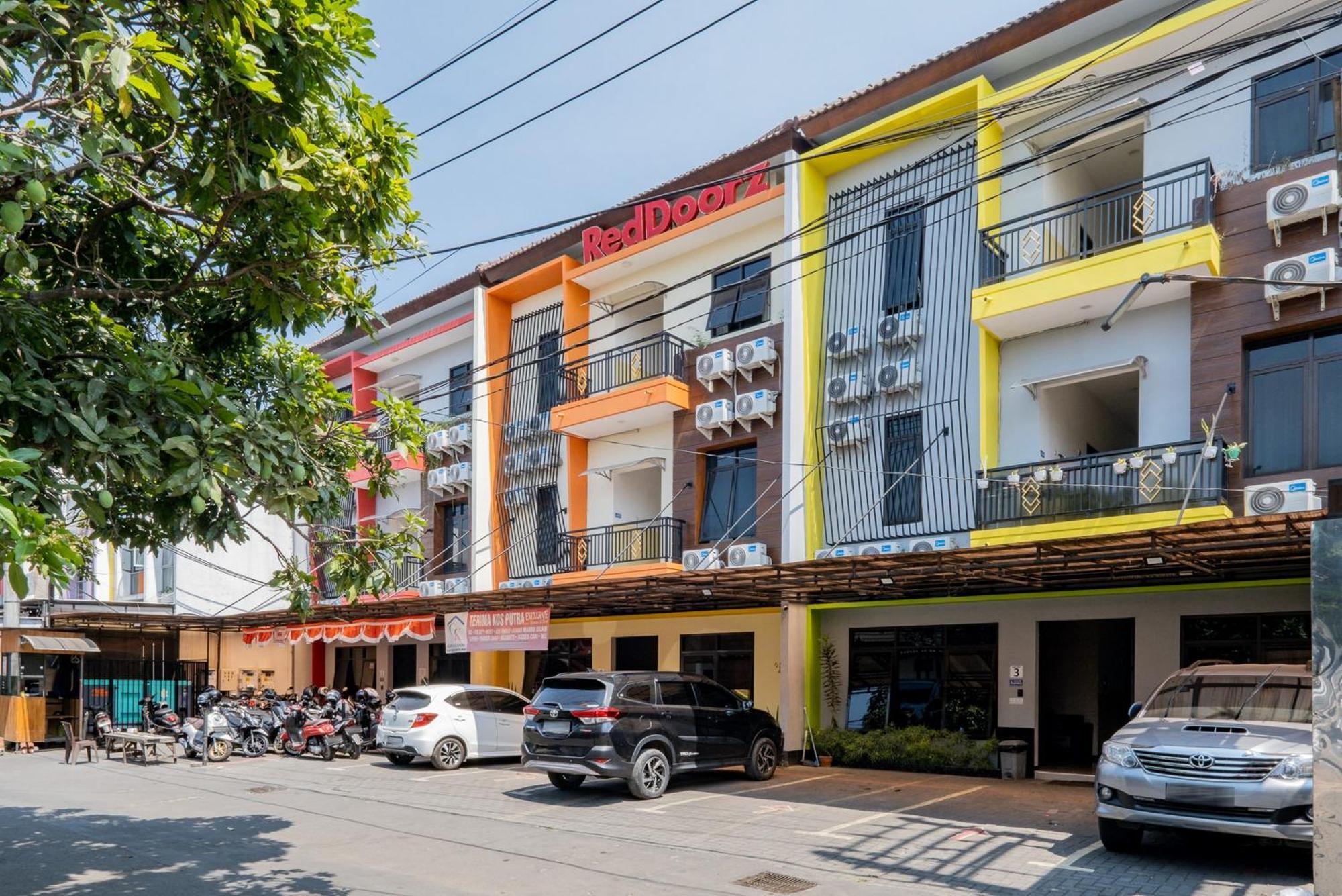 Reddoorz Near Taman Krida Budaya Malang Luaran gambar
