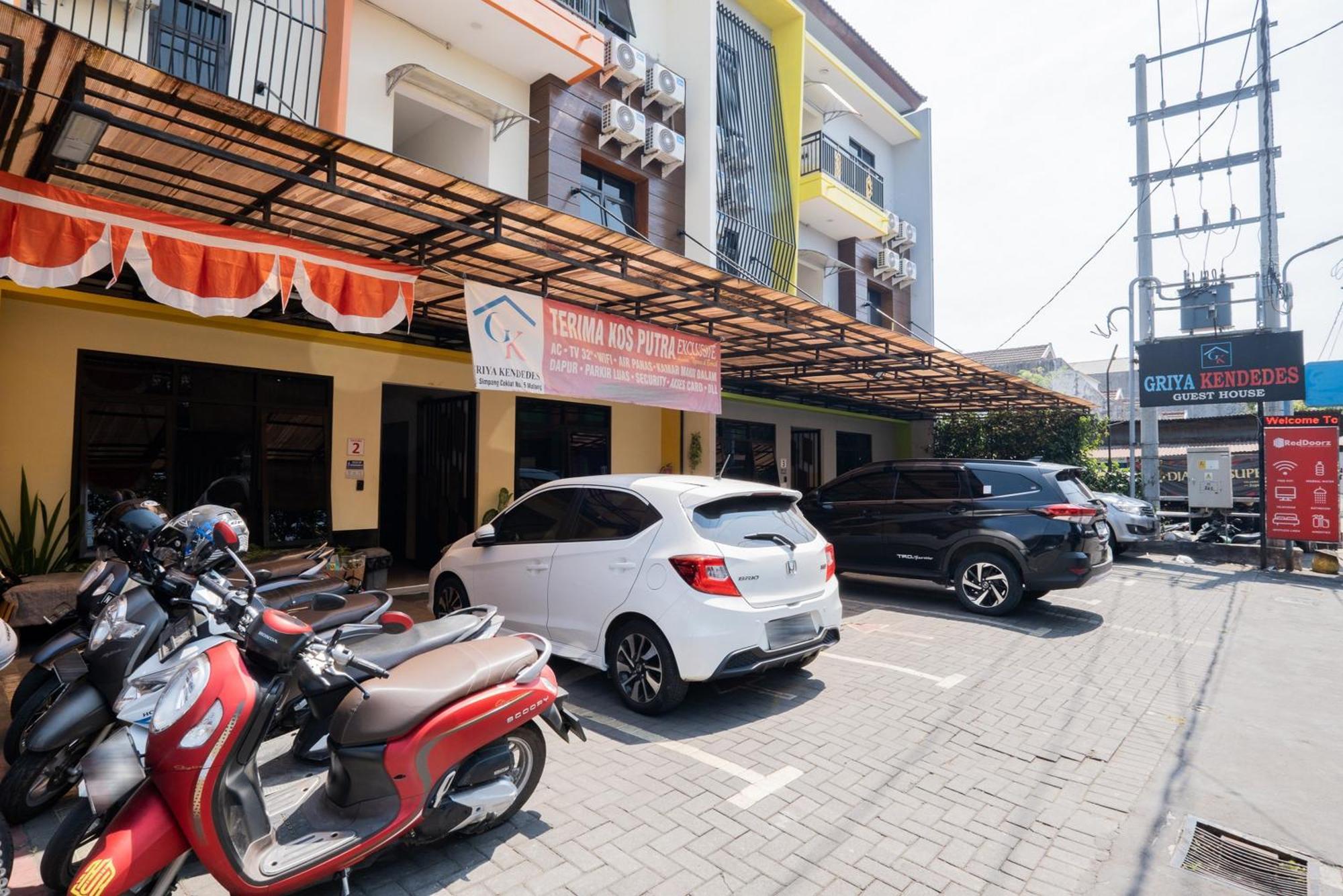 Reddoorz Near Taman Krida Budaya Malang Luaran gambar